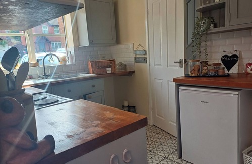 Uttoxeter House | 3 Bed House - Sleeps 6 - Pets - Parking - Wifi