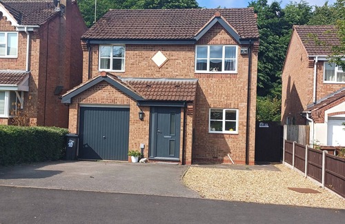 Uttoxeter House | 3 Bed House - Sleeps 6 - Pets - Parking - Wifi