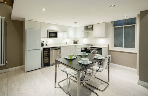 South Kensington Apartment | 3-Bed Opposite Museum/10 min from Harrods