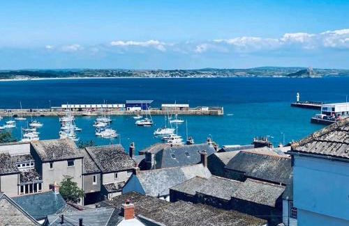 Chysauster Apartment | 3 Bed, sea views, central Penzance,newly renovated