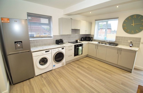 Ridgeway House | 3 Bed, Sleeps 5, Pet Friendly, Free Parking