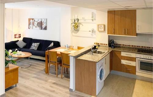 Sant Carles de la Rapita Apartment | 3 Bedroom Cozy Apartment In La Ràpita