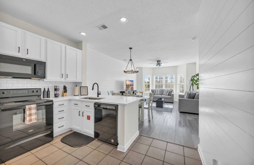 Red Hill Apartment | 3 bedroom 2 bath, Southern and beach style apt comfortable for whole family n
