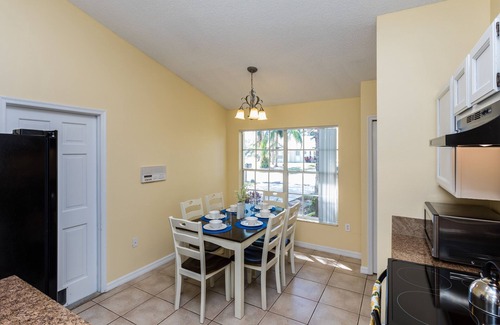 Sunridge Woods House | 3 Bedroom 2 Bathroom Vacation home minutes away from the Parks