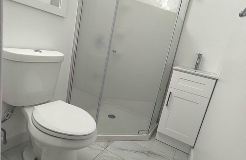 Toronto House | 3 Bedroom + 2 Full Bath + Dine + Big Living Room + Sofa + Internet + Utilities