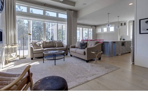 Central Okanagan House | 3 Bedroom 3 bath Luxury Home with hot tub- Perfect for Families & Groups of 8