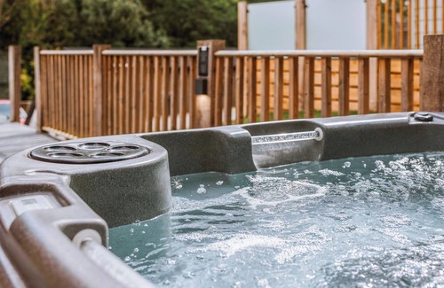 Bridgnorth Ski Chalet | 3 bedroom accommodation in Bridgnorth
