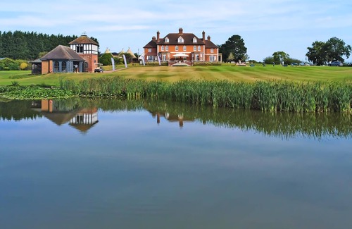 Bridgnorth Ski Chalet | 3 bedroom accommodation in Bridgnorth