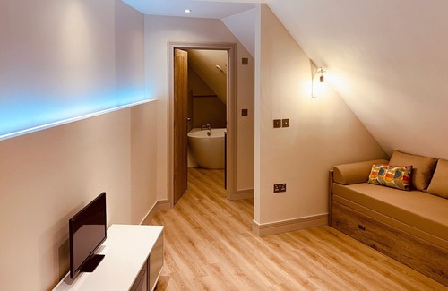 Maidstone Cabin | 3 bedroom accommodation in Sutton Valence, near Maidstone