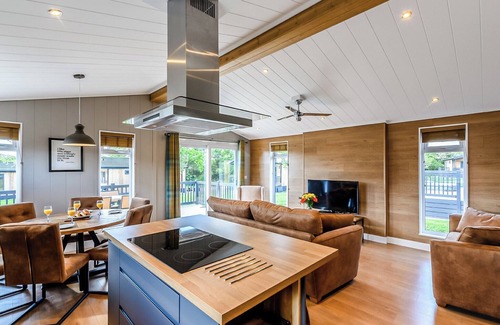 Saintbury Ski Chalet | 3 bedroom accommodation in Snitterfield, Stratford Upon Avon