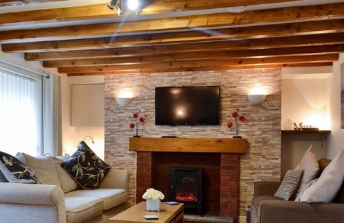 Llanrhidian Higher Cottage | 3 bedroom accommodation in Penclawdd, near Swansea