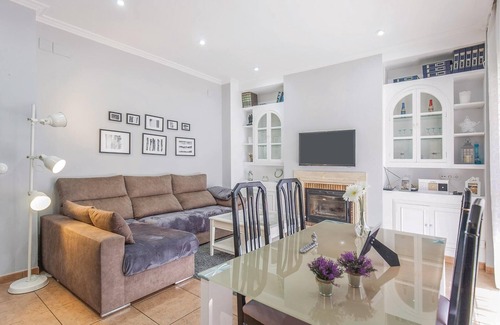 Gelves House | 3 bedroom accommodation in Gelves