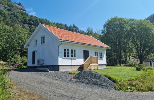 Feda House | 3 bedroom accommodation in Feda