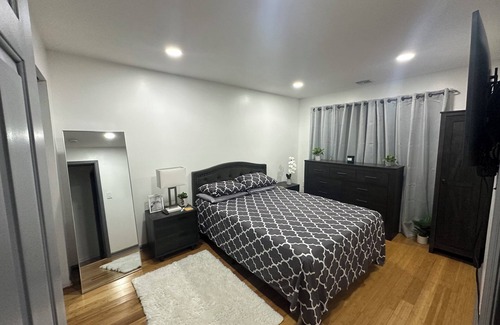 Weequahic Apartment | 3-bedroom apartment in delightful Newark with AC, WiFi