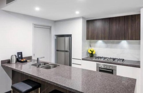 Chatswood Apartment | 3 bedroom Apartment with Amazing views of city skyline