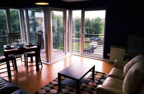 City Centre Glasgow Apartment | 3 Bedroom Apartment with Balcony