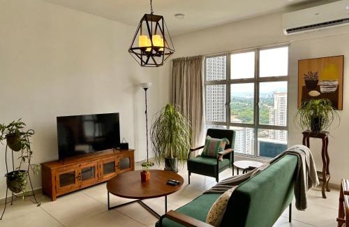 Brickfields Apartment | 3 bedroom apt L26 at kl sentral with city view