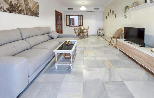 Aznalcazar Apartment | 3 Bedroom Awesome Apartment In Aznalcázar