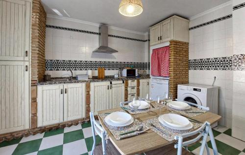 Aznalcazar Apartment | 3 Bedroom Awesome Apartment In Aznalcázar