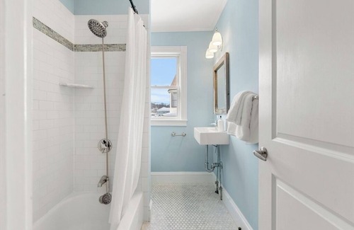 Salem Condo | 3 bedroom beach condo close to downtown Salem one block away from the Willows.