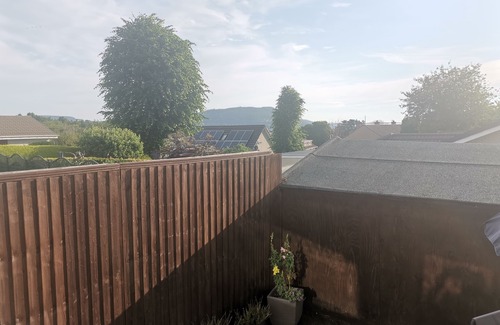 Inverness House | 3 Bedroom Bungalow. Home from home! Close to city centre. Free parking!