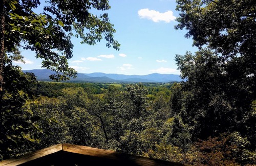 Luray Cabin | 3-bedroom cabin with GORGEOUS views