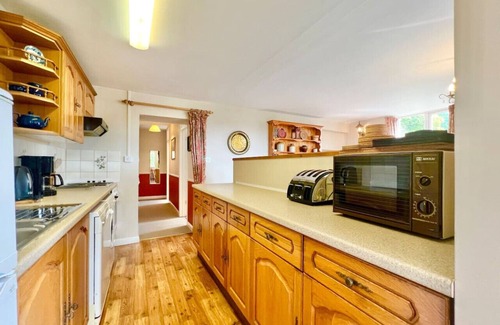 Loddiswell Apartment | 3 bedroom character property