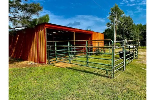 Atoka Cottage | 3-bedroom cottage in Atoka, just 10 minutes from the town center