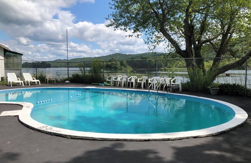 Argyle Cottage | 3-bedroom cottage on Cossayuna Lake