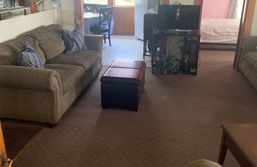 Rye Cottage | 3-Bedroom Cottage-Rye, NH, Ocean View, Big Yard & Parking for Multiple Vehicles.