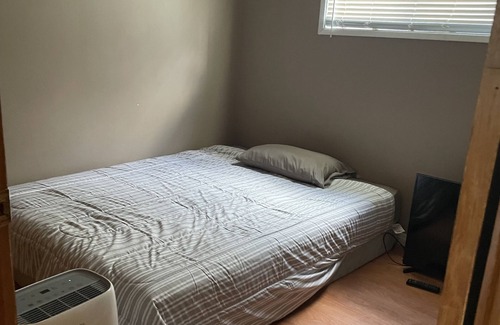 Hardisty Apartment | 3 Bedroom Cozy Apartmentn2 Blocks from Main StreetnPrivate Entrance