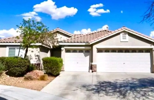 North Las Vegas House | 3 Bedroom Desert Oasis