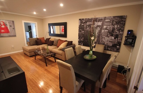 Bushwick House | 3 Bedroom Duplex W/3 King Beds And Pull-out Bed.new Appliances, Furniture & Beds