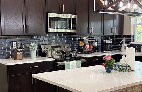 Seguin Other | 3-bedroom farmhouse in tranquil Seguin with large lot and trees