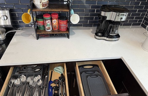 Seguin Other | 3-bedroom farmhouse in tranquil Seguin with large lot and trees