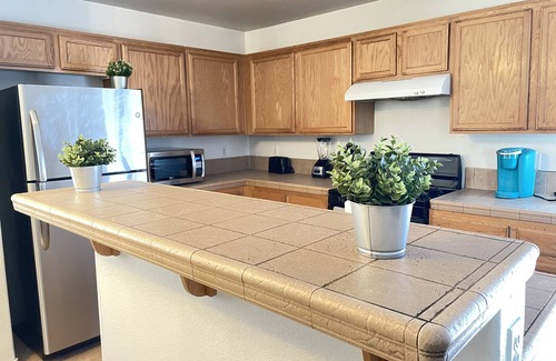 Sunrise Manor House | 3 bedroom fast wifi 15 min to strip Fremont street