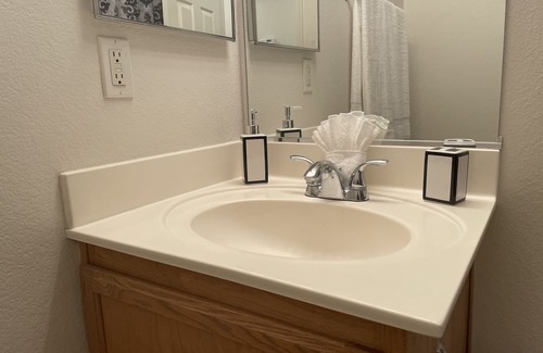 Sunrise Manor House | 3 bedroom fast wifi 15 min to strip Fremont street