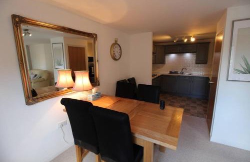 Atlantic Wharf House | 3 bedroom flat 10 mins walk to Bay and City center Free Parking