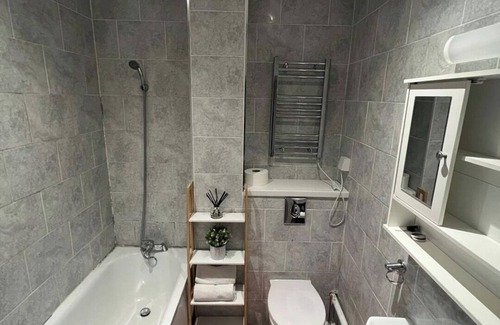 Euston Apartment | 3-Bedroom Flat Next to Euston Station – Central London Location
