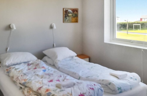 Vestbygd Apartment | 3 bedroom gorgeous apartment in Borhaug