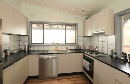 Brunswick House | 3 Bedroom HERlTAGE COTTAGE + Rear PARKlNGnn