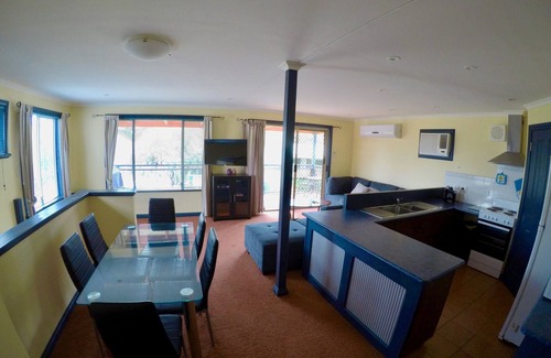 Caloote House | 3 Bedroom Holiday House with River Views