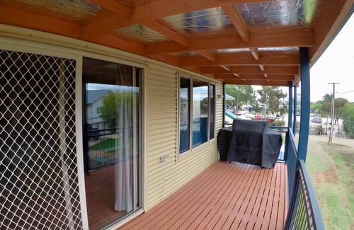 Caloote House | 3 Bedroom Holiday House with River Views