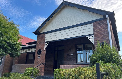 Crookwell House | 3 bedroom home, Located on the main street of Crookwell