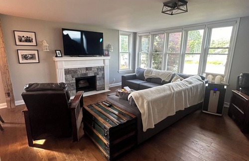 Fergus House | 3 Bedroom Home located downtown Fergus minutes to Elora