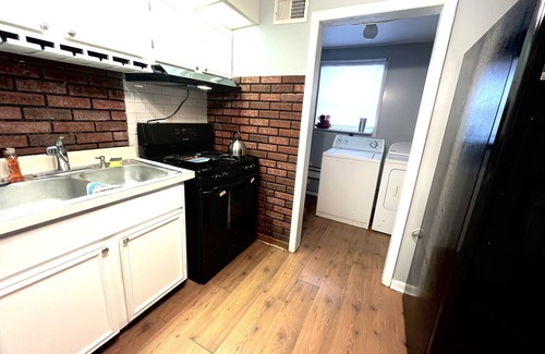Waukegan House | 3 Bedroom Home near Naval Base!