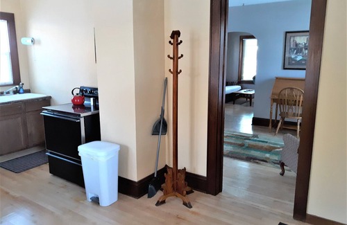 Gladstone House | 3- bedroom home on the river10 min. from town also have identical 1818034 ID #
