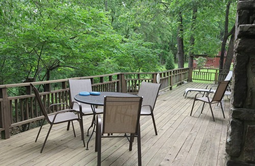 Bella Vista House | 3 Bedroom home overlooking wooded area, close to bike trails and Crystal Bridges