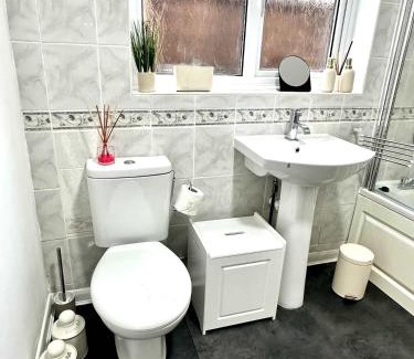 Bray on Thames House | 3 Bedroom Homely Retreat near Slough