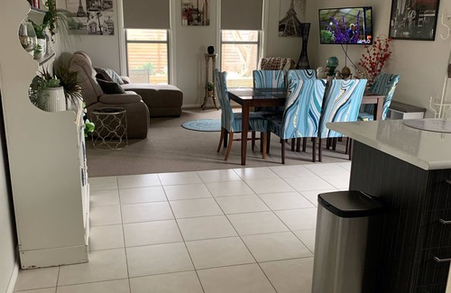 Ballarat House | 3 bedroom house. Sleeps 7 people. Pet friendly, close to town.